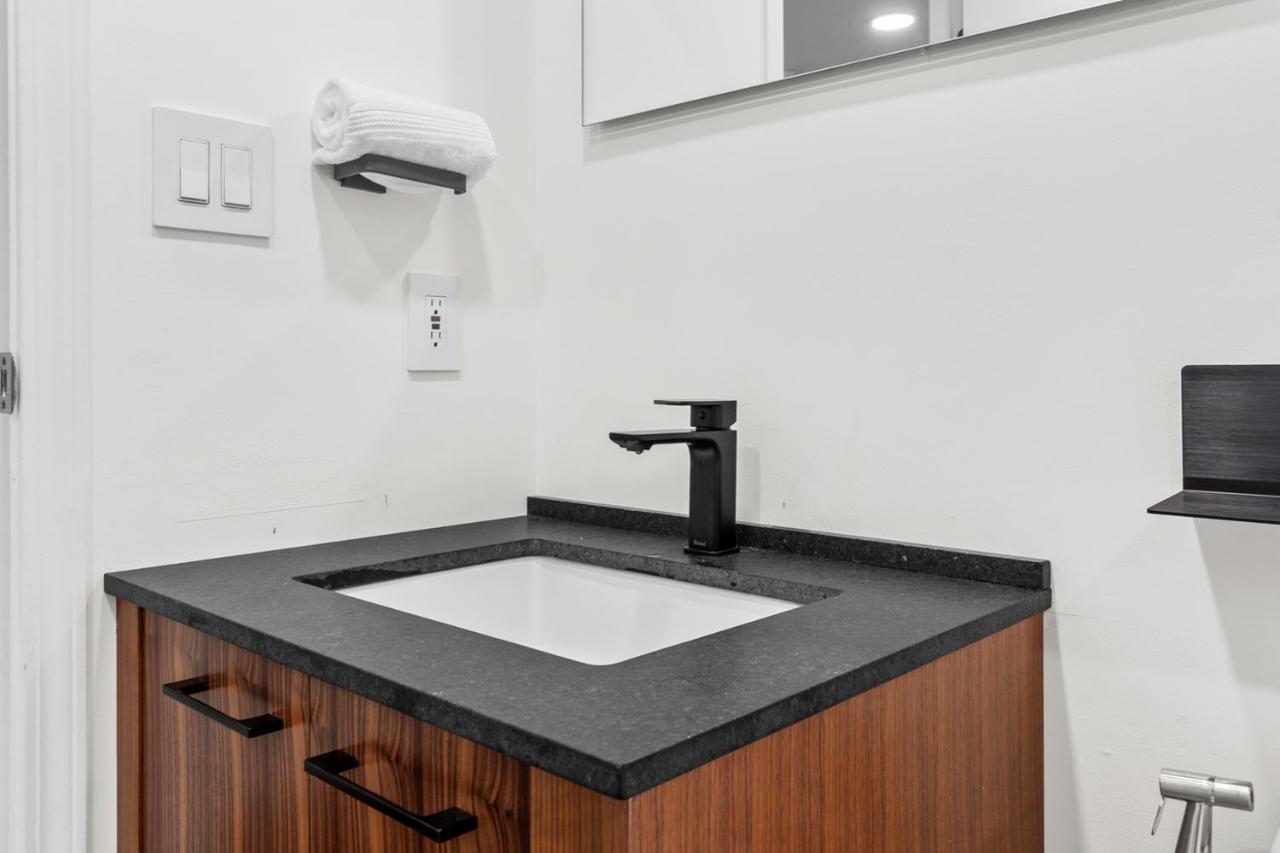 Downtown Luxury 1Br Coal Harbour Lejlighed Vancouver Eksteriør billede