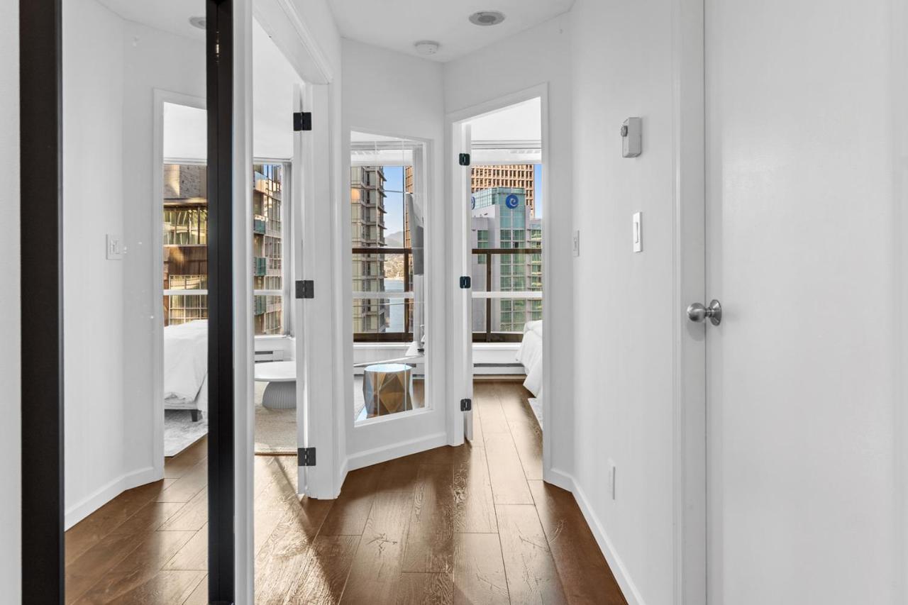 Downtown Luxury 1Br Coal Harbour Lejlighed Vancouver Eksteriør billede